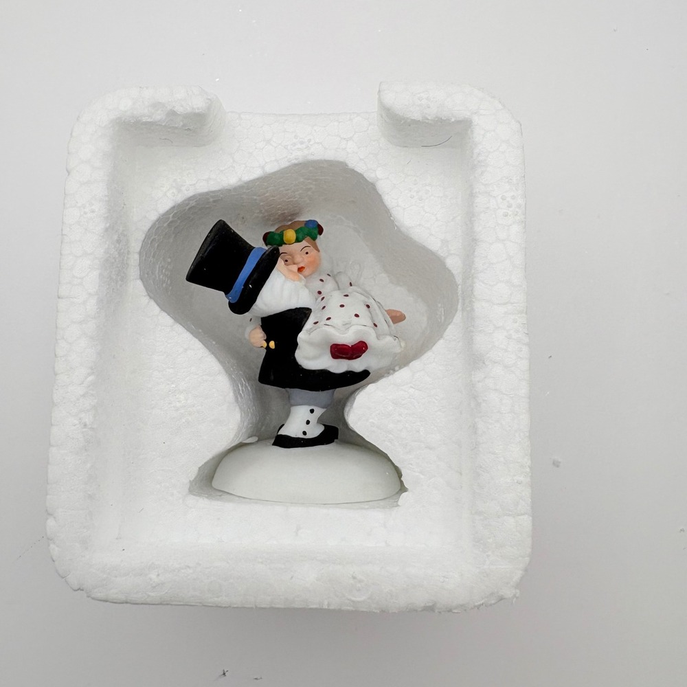 Department 56 North Pole Series Little Newlyweds Christmas Village 56.56805 - Picture 4 of 6